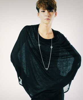 2015韩版新款男蝙蝠袖个性拉风长t恤圆领青年纯色黑色时尚休闲型