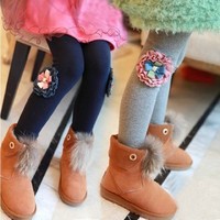 新款冬装2-3-4-5-6-7-8-9岁女童装纯色百搭花朵加绒加厚打底裤_250x250.jpg