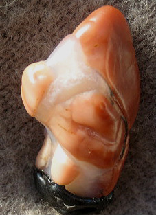 阿拉善戈壁奇石、天然精品地表马牙石玛瑙原皮原石收藏—肉粉小丑